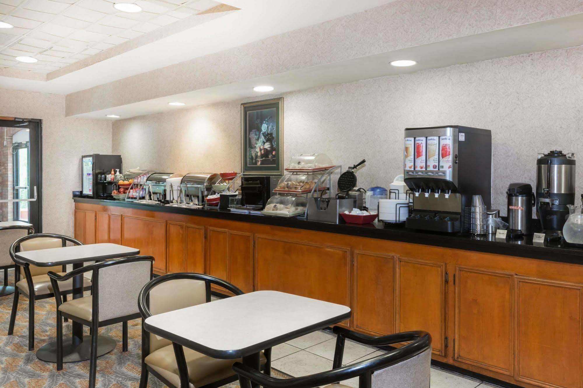 Comfort Inn & Suites Columbus North Exteriör bild