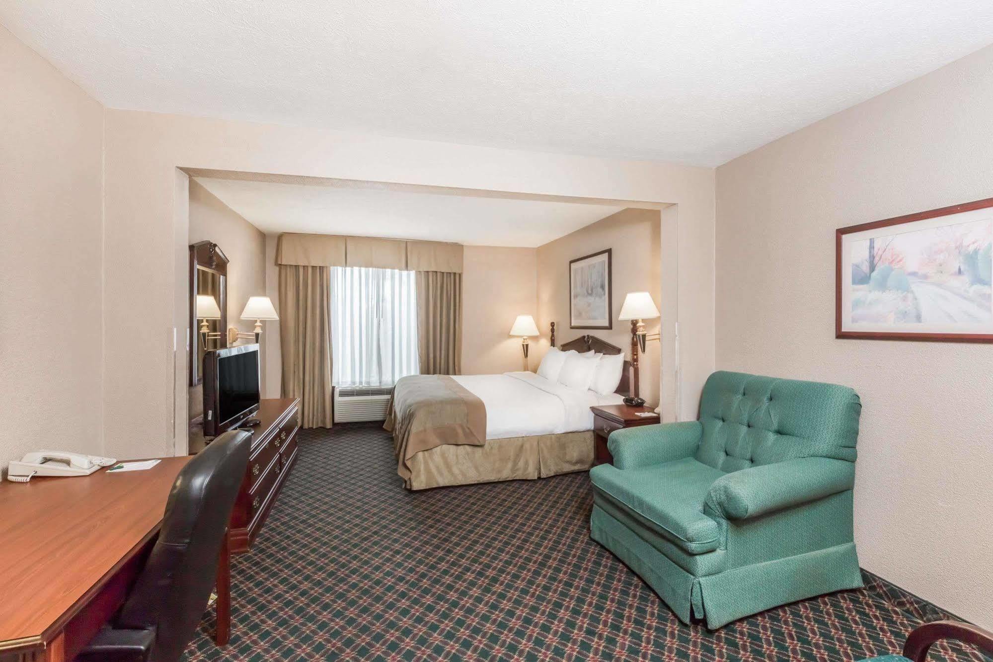 Comfort Inn & Suites Columbus North Exteriör bild